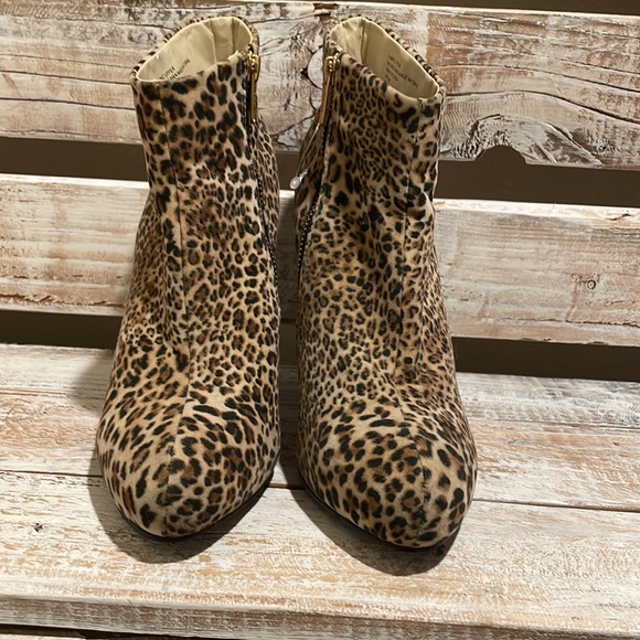 Diba Size 8M Leopard Print Block Heels Ankle Booties - Picture 3 of 5